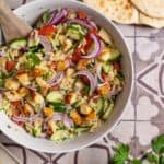 Kritharaki Salat mit Halloumi: Einfache Zubereitung, mediterraner Geschmack – ideal als vegetarische Beilage oder schnelles Sommergericht.